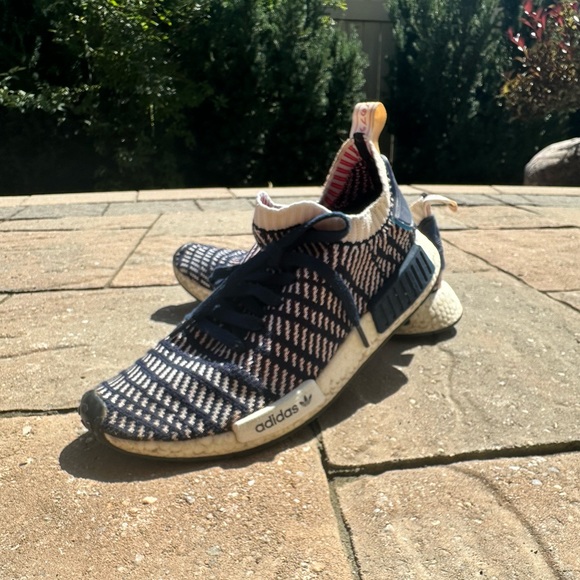 NMD R1 size 8.5US - Picture 3 of 4
